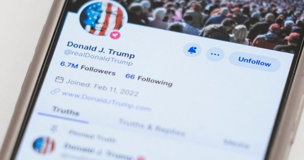 ông-trump-bi-kien-vì-dich-vu-cho-xem-truoc-bài-dang-mang-xã-hoi