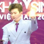 duoc-si-tien-‘bien-hinh’,-khan-gia-goi-hoa-khoi-sinh-vien-viet-nam-la-‘hoc-vien-phep-thuat’