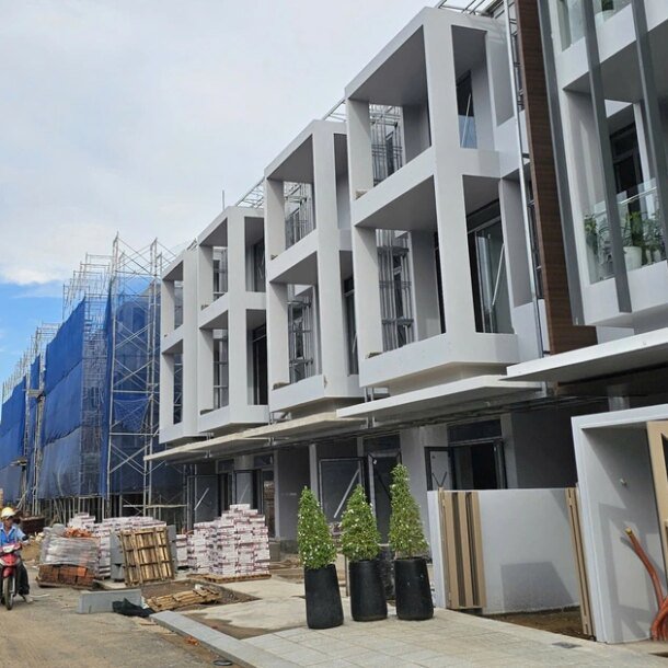 5-thang-tp.hcm-chi-cap-duoc-15-so-hong,-kien-nghi-cap-so-online