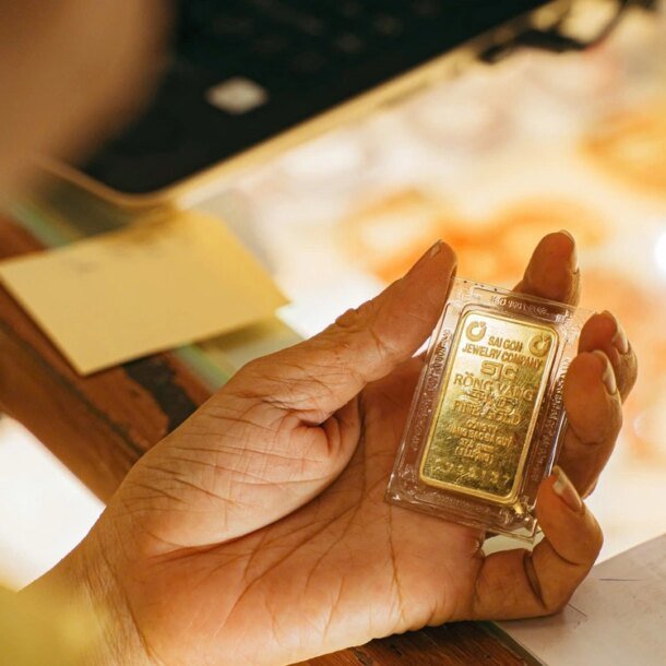 gia-vang-the-gioi-ve-duoi-4.400-usd/ounce