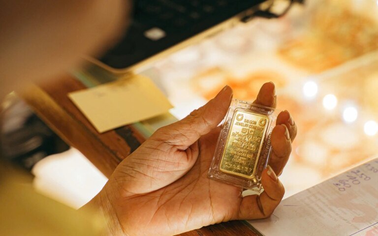 gia-vang-the-gioi-ve-duoi-4.400-usd/ounce