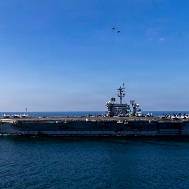 bo-truong-chien-tranh-my-phan-bac-tinh-hinh-toi-te-tren-tau-san-bay-uss-abraham-lincoln