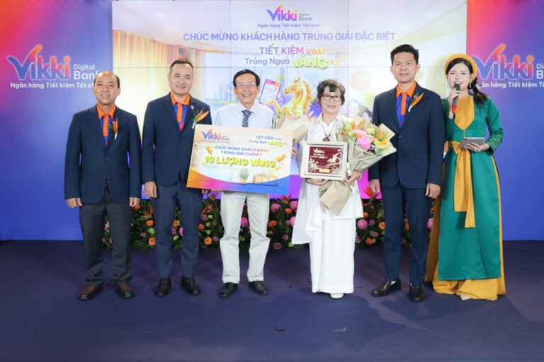 lo-dien-chu-nhan-ngua-vang-10-luong-sjc,-vikki-khai-cuoc-mua-bong-vang-ky