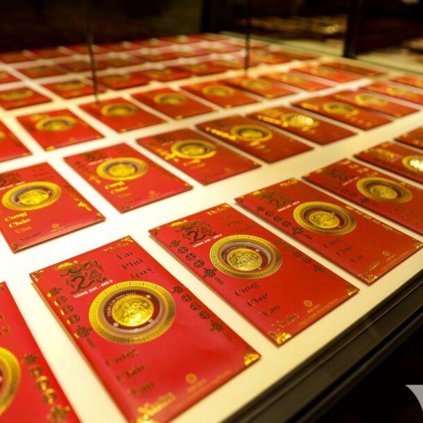 gia-vang-hom-nay-15/8/2026-bat-tang-tro-lai,-sjc-tang-700.000-dong/luong