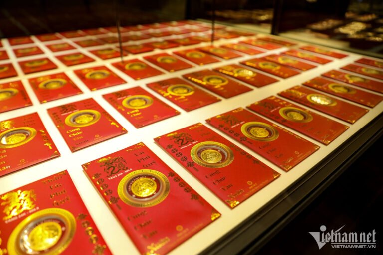 gia-vang-hom-nay-15/8/2026-bat-tang-tro-lai,-sjc-tang-700.000-dong/luong