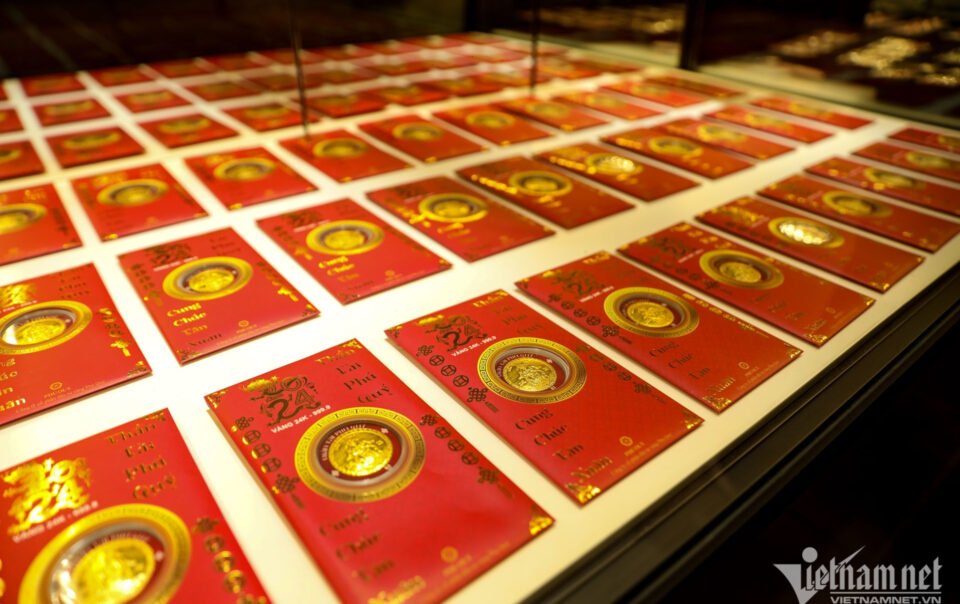 gia-vang-hom-nay-15/8/2026-bat-tang-tro-lai,-sjc-tang-700.000-dong/luong