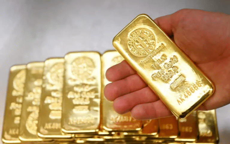 doc-nhanh-14-8:-gia-dau-giam-sau,-gia-vang-lai-roi-xa-moc-4.400-usd