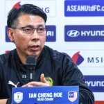 truc-tuyen:-hlv-tan-cheng-hoe-hop-bao-truoc-tran-malaysia-dau-viet-nam-o-ban-ket-asean-cup-2026
