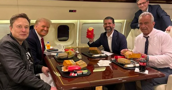 m&aacute;y-bay-ri&ecirc;ng-cua-&ocirc;ng-trump-cho-theo-do-an-g&igrave;?