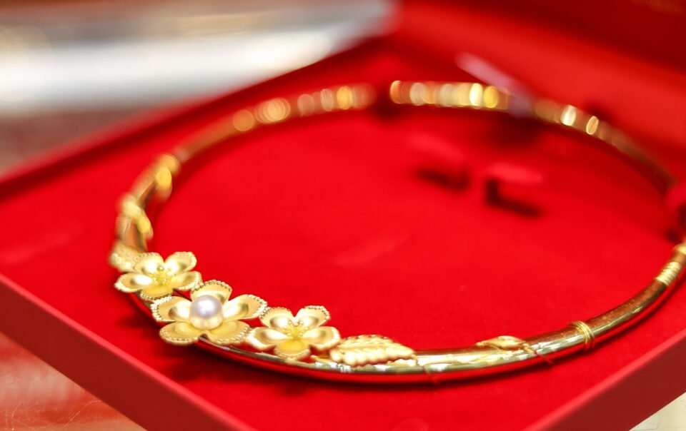 gia-vang-hom-nay-7/8/2026:-bien-dong,-the-gioi-tang-vot-vuot-4.300-usd/ounce
