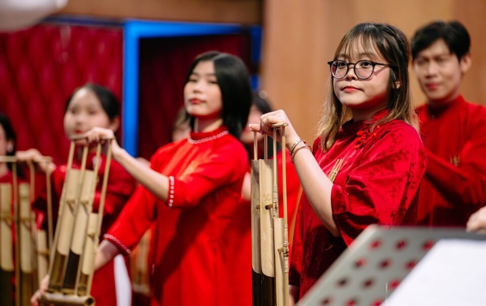 tre-viet-nam-–-indonesia-cat-‘tieng-hat’-chung-mot-san-khau