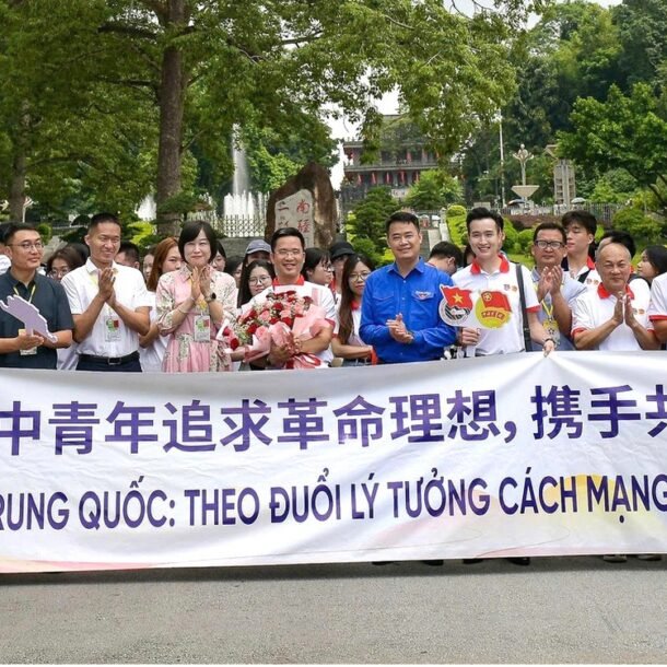100-giao-vien,-sinh-vien-viet-nam-da-toi-trung-quoc,-bat-dau-‘hanh-trinh-do’-theo-dau-chan-bac-ho