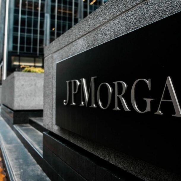 the-stablecoin-yield-clash-that-won’t-go-away-has-banks,-crypto-battling-over-tradition