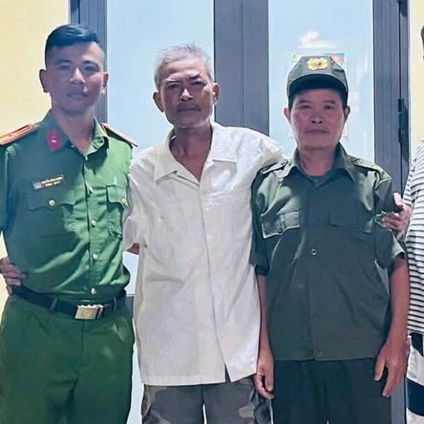 cuu-chien-binh-di-lac-tren-duong-tham-chien-truong-xua-duoc-ho-tro-dua-ve-nha