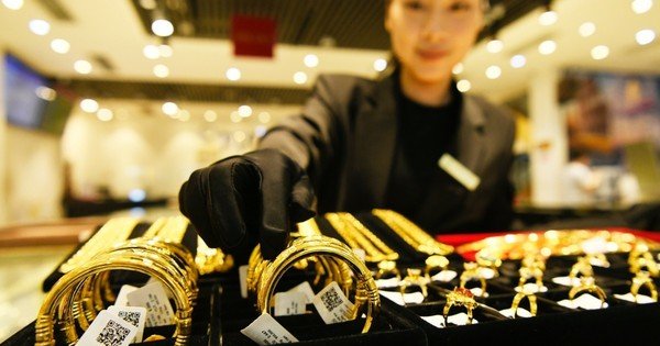 gia-vang-hom-nay-18/8:-tang-manh,-vuot-4.400-usd/ounce