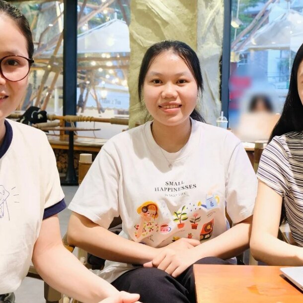 hong-van,-hong-van,-hong-vy-–-ba-chi-em-bung-gach-thue-cung-duoc-tiep-suc-den-truong