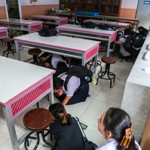 truong-hoc-thai-lan-dong-loat-dien-tap-chong-xa-sung,-kiem-tra-ba-lo-hoc-sinh