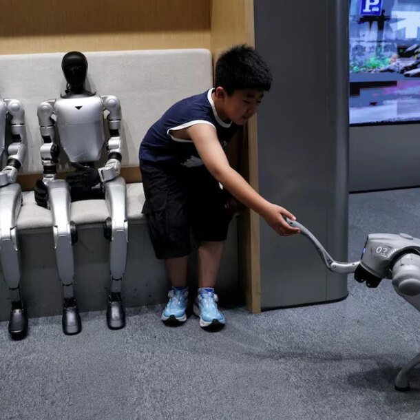 reuters:-robot-cho-trung-quoc-thong-tri-thi-truong-co-‘goc’-tu-nghien-cuu-do-quan-doi-my-tai-tro