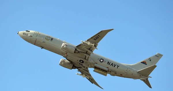 m&aacute;y-bay-tuan-th&aacute;m-p-8a-cua-my-bay-qua-eo-bien-d&agrave;i-loan