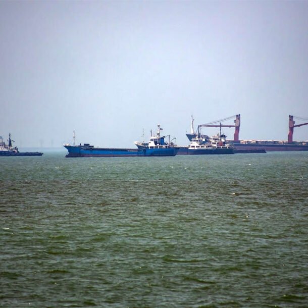 iran-doa-bat-giu-cac-tau-vi-pham-quy-dinh-luu-thong-qua-eo-bien-hormuz