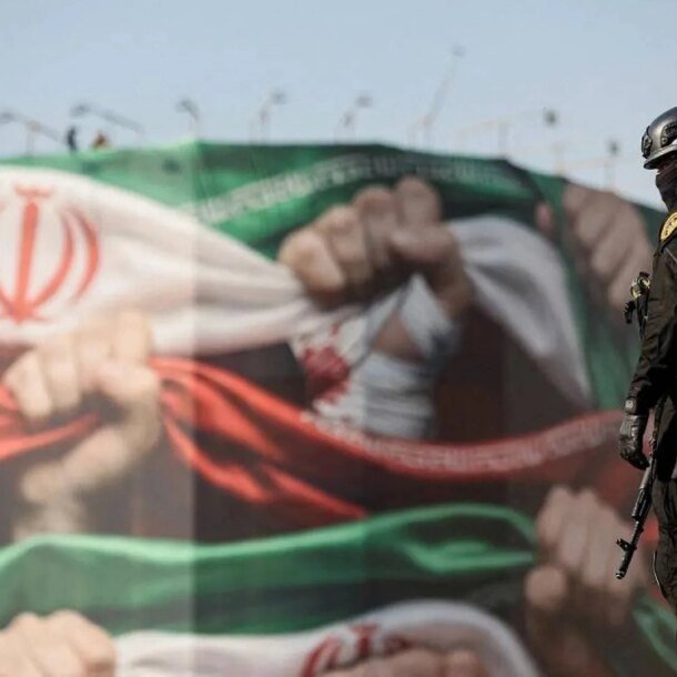 iran:-my-noi-da-danh-bai-tehran,-sao-con-can-‘chien-tranh-kinh-te’?