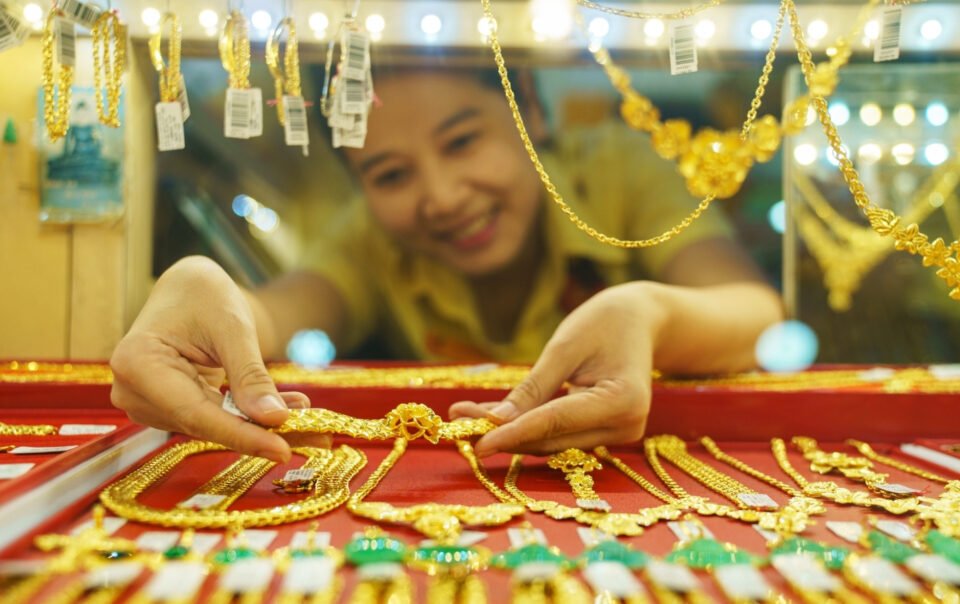 gia-vang-hom-nay-25/8/2026:-sjc-dat-them-600-nghin/luong,-co-thuong-hieu-tang-toi-2,5-trieu