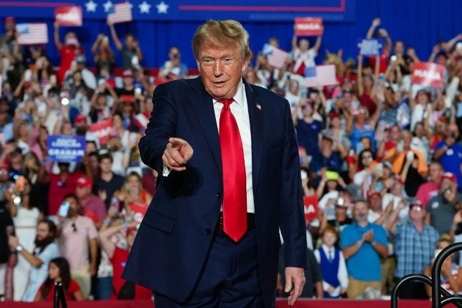 ong-trump-noi-ve-viec-giam-doc-cia-toi-nga,-muon-'day-canada-mot-bai-hoc'