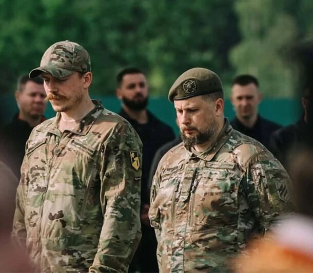 ukraine-dieu-them-quan-den-donetsk,-trao-doi-tu-binh-voi-nga