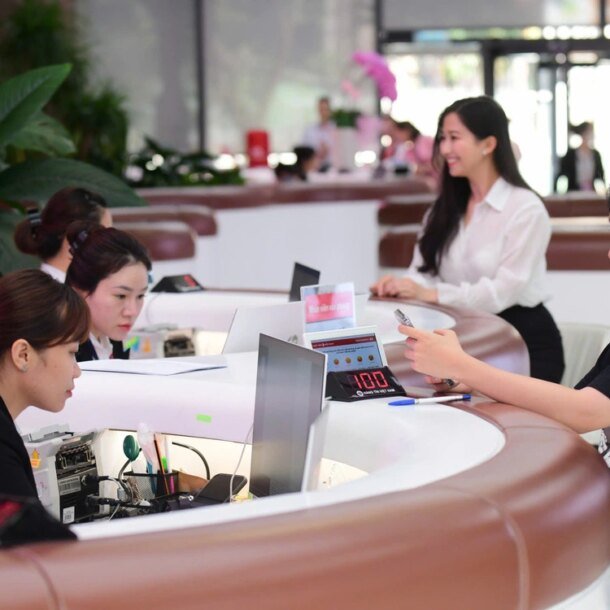 doc-nhanh-27-8:-gia-vang-tang-tro-lai;-lai-suat-lien-ngan-hang-qua-dem-giam-manh-con-2,5%