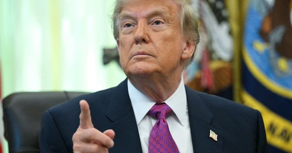 &ocirc;ng-trump-lenh-doi-t&ecirc;n-ho-ontario-th&agrave;nh-'ho-my',-thu-tuong-canada-phan-ph&aacute;o
