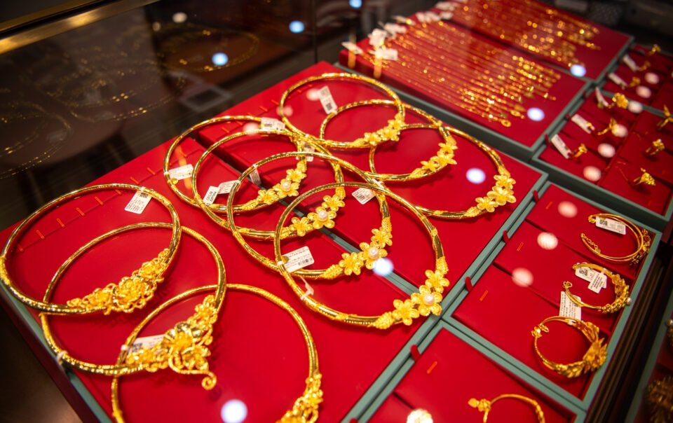 gia-vang-hom-nay-2/8/2026-giam-sau,-vang-nhan-sjc-'boc-hoi'-gan-6-trieu-dong