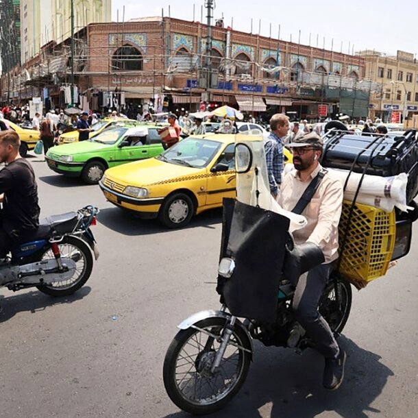 iran-phan-ung-sau-khi-ong-trump-noi-tehran-de-nghi-ngung-tan-cong