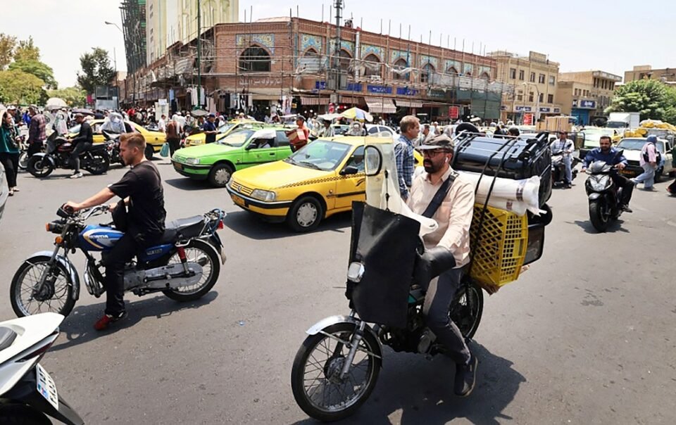 iran-phan-ung-sau-khi-ong-trump-noi-tehran-de-nghi-ngung-tan-cong
