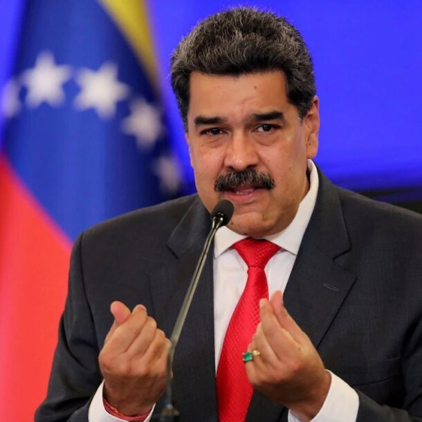 ong-maduro-bat-ngo-dang-thong-diep-ve-venezuela-len-mang-xa-hoi,-du-dang-bi-giam-o-my