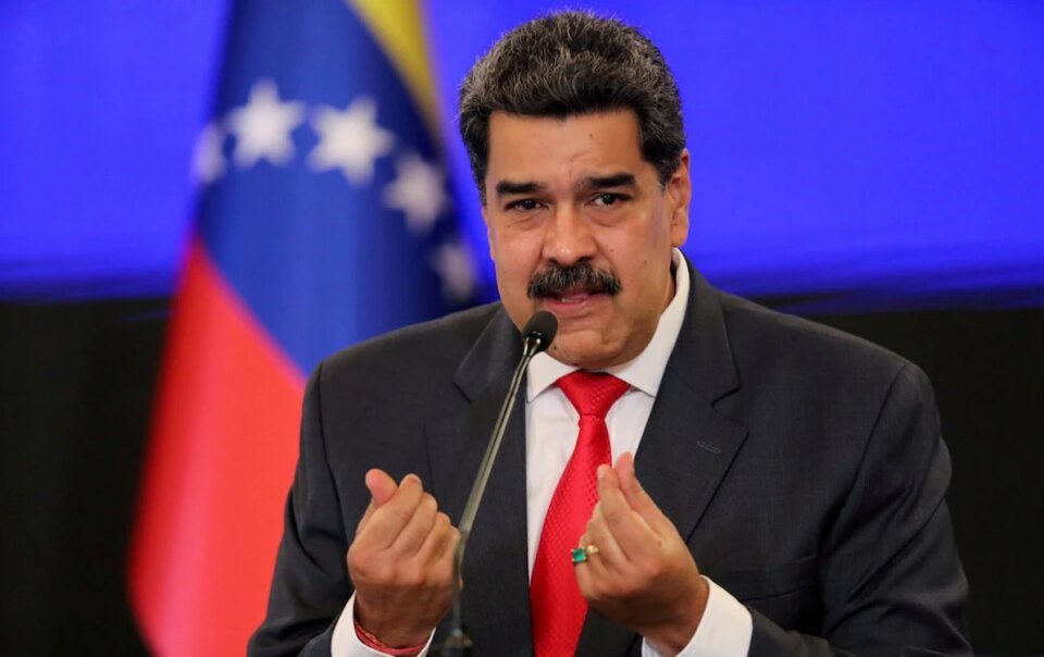 ong-maduro-bat-ngo-dang-thong-diep-ve-venezuela-len-mang-xa-hoi,-du-dang-bi-giam-o-my