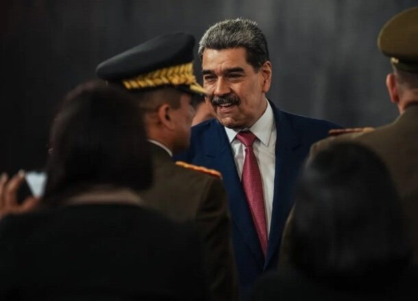 ong-maduro-bat-ngo-dang-tai-thong-diep-moi-du-dang-bi-giam-tai-my