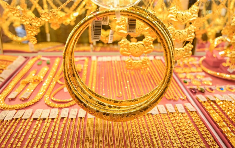 gia-vang-hom-nay-3/8/2026:-sau-cu-giam-manh,-vang-sjc-dien-bien-bat-ngo