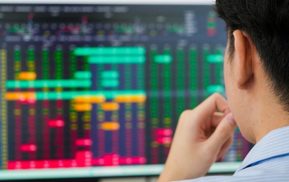 chung-khoan-tuan-moi:-vuot-vung-can,-vn-index-co-thang-tien-1.800-diem?